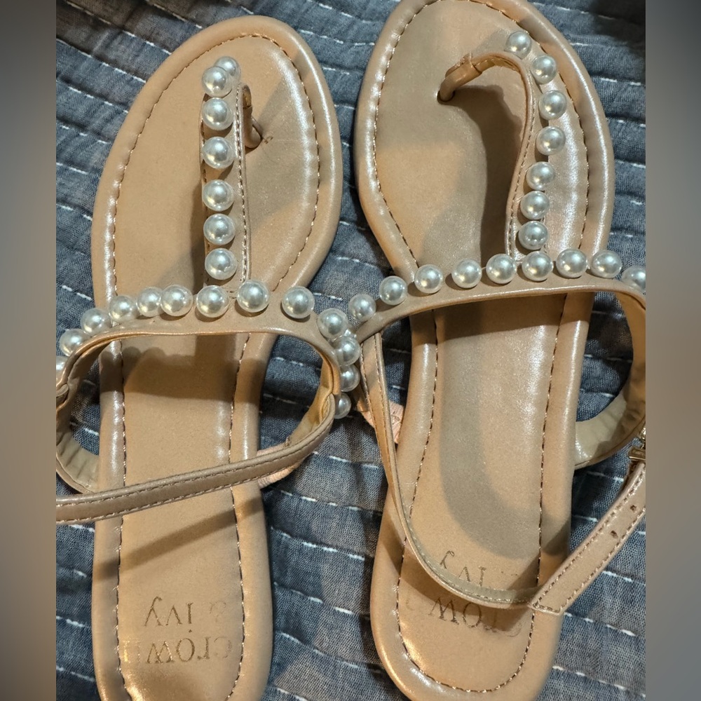 Crown and IVY size 6 tan sandals with pearls on top